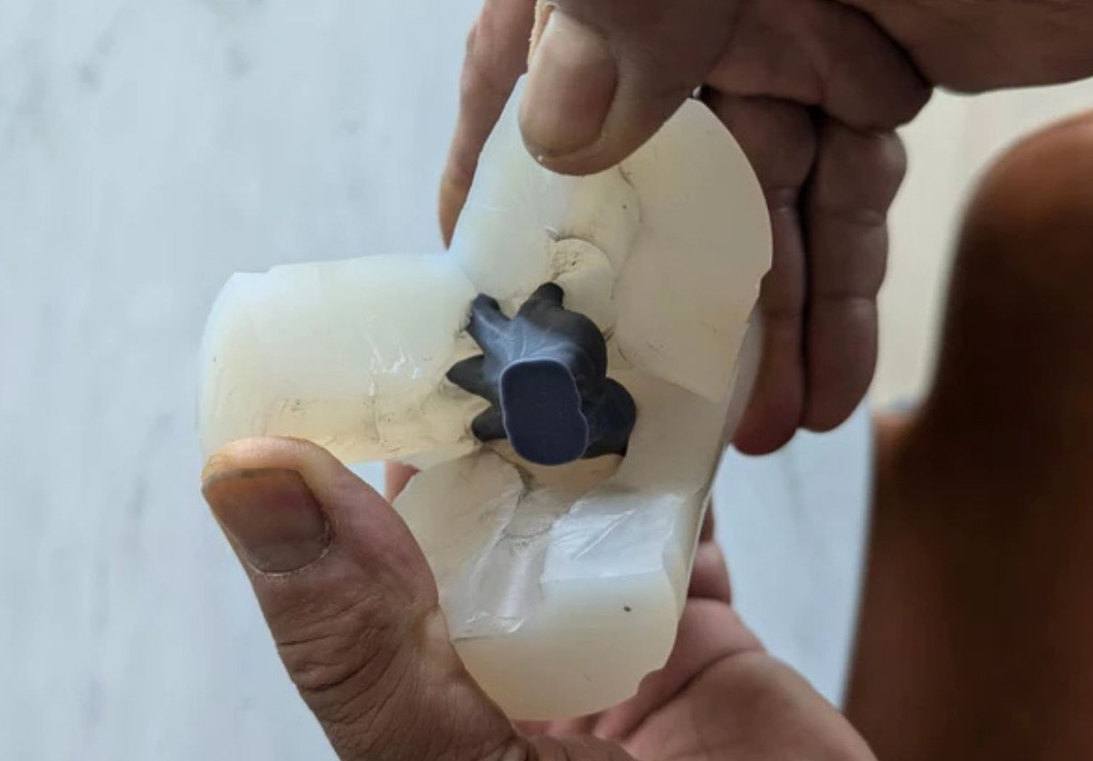 Demoulding a cast