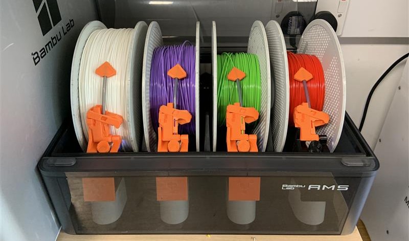 AMS with filament untanglers